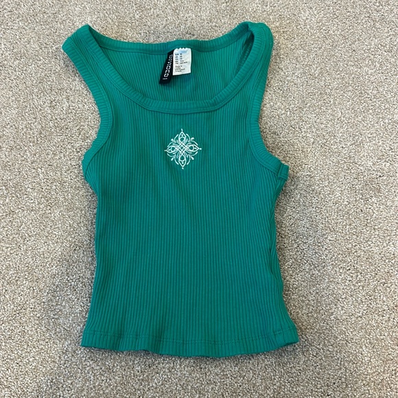 Dark green tank top with small design - Picture 1 of 3